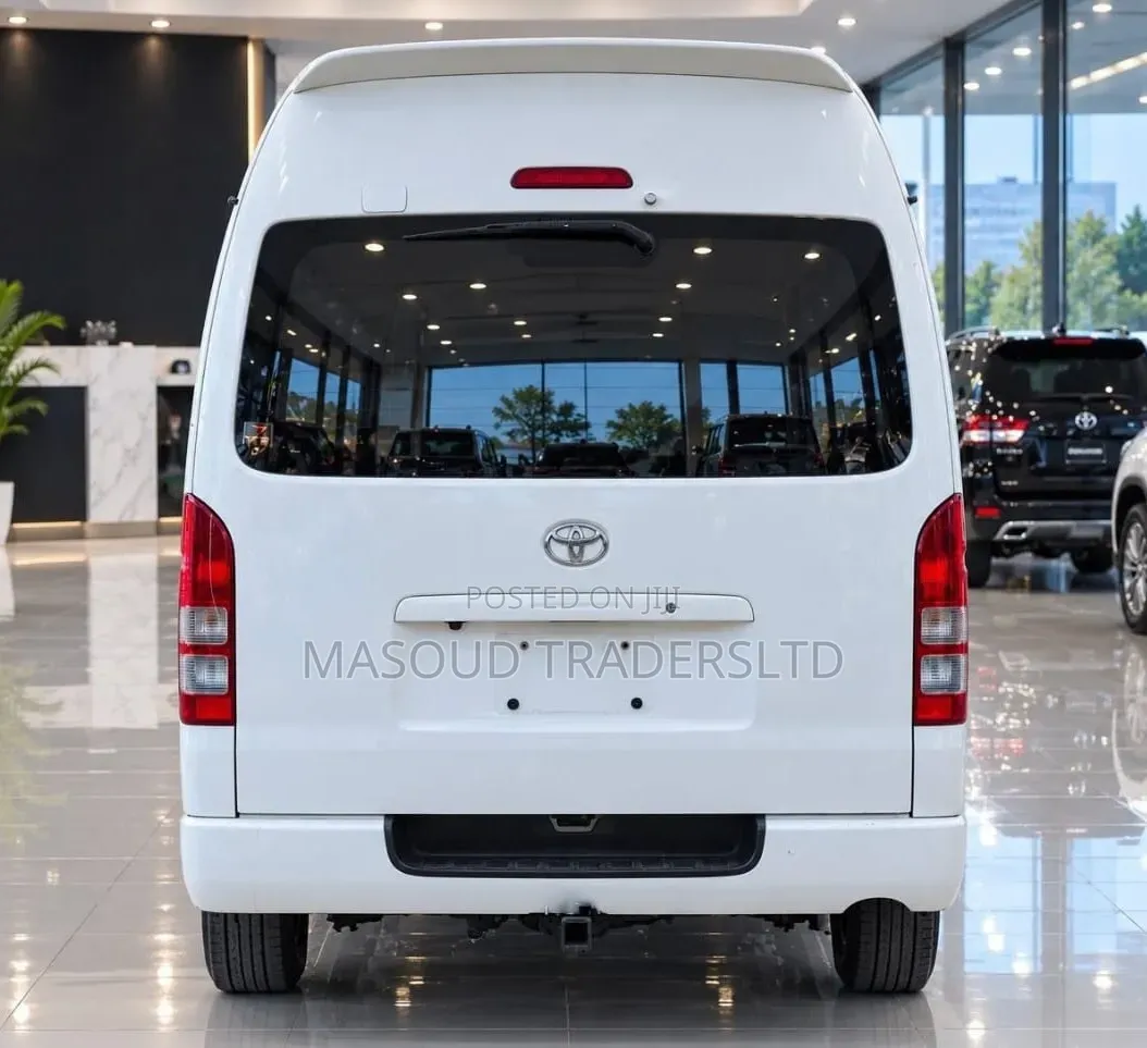 Toyota HiAce 2005 White