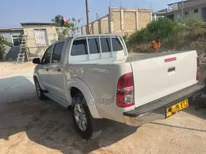 Toyota Hilux 3.0 D-4D 4x4 2013 White