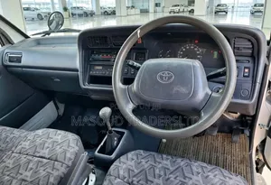 Toyota HiAce 2001 White