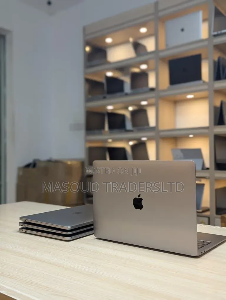 Laptop Apple MacBook Pro 2021 M1 16GB Apple M1 Pro SSD 512GB