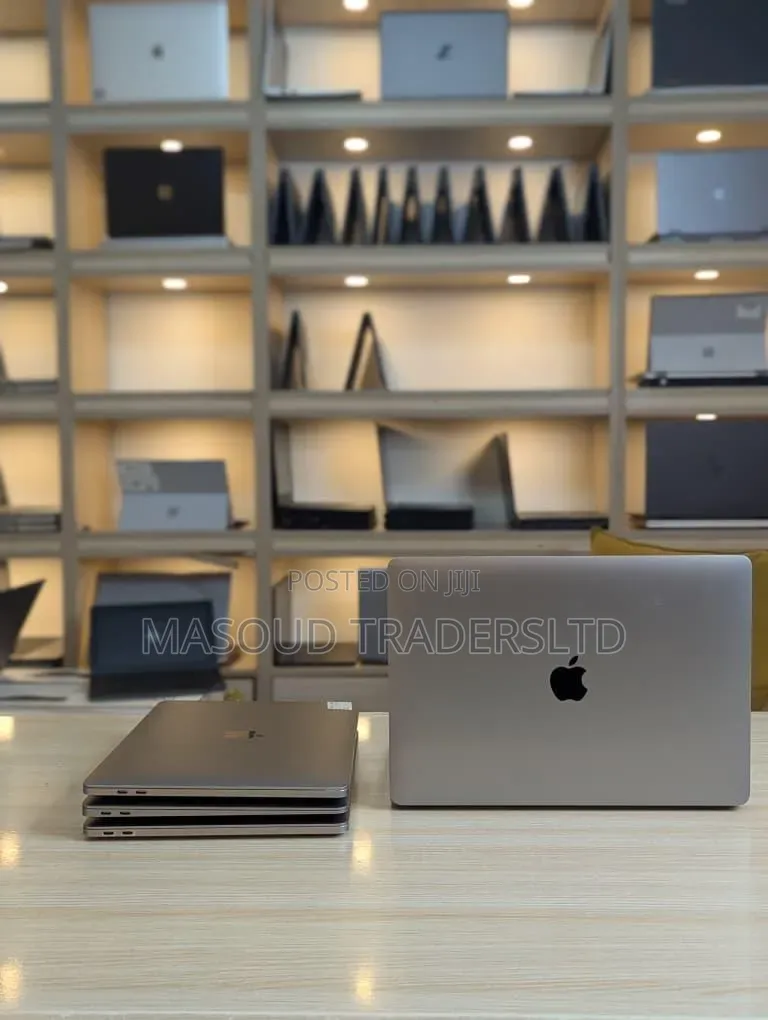 Laptop Apple MacBook Pro 2021 M1 16GB Apple M1 Pro SSD 512GB