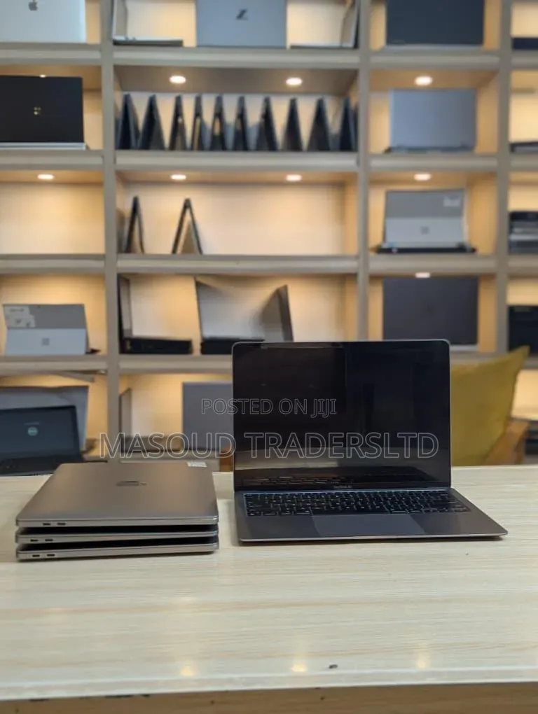 Laptop Apple MacBook Pro 2021 M1 16GB Apple M1 Pro SSD 512GB