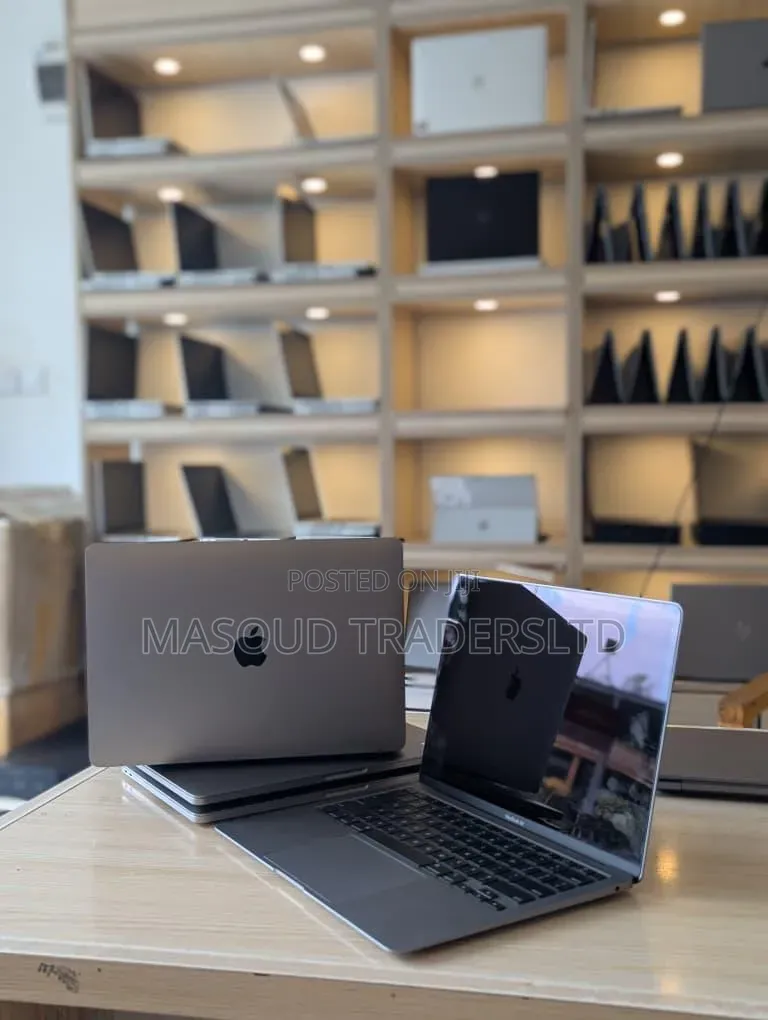 Laptop Apple MacBook Pro 2021 M1 16GB Apple M1 Pro SSD 512GB