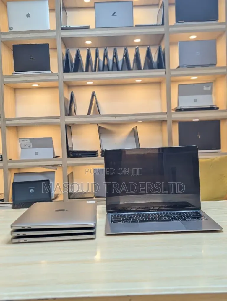 Laptop Apple MacBook Pro 2021 M1 16GB Apple M1 Pro SSD 512GB