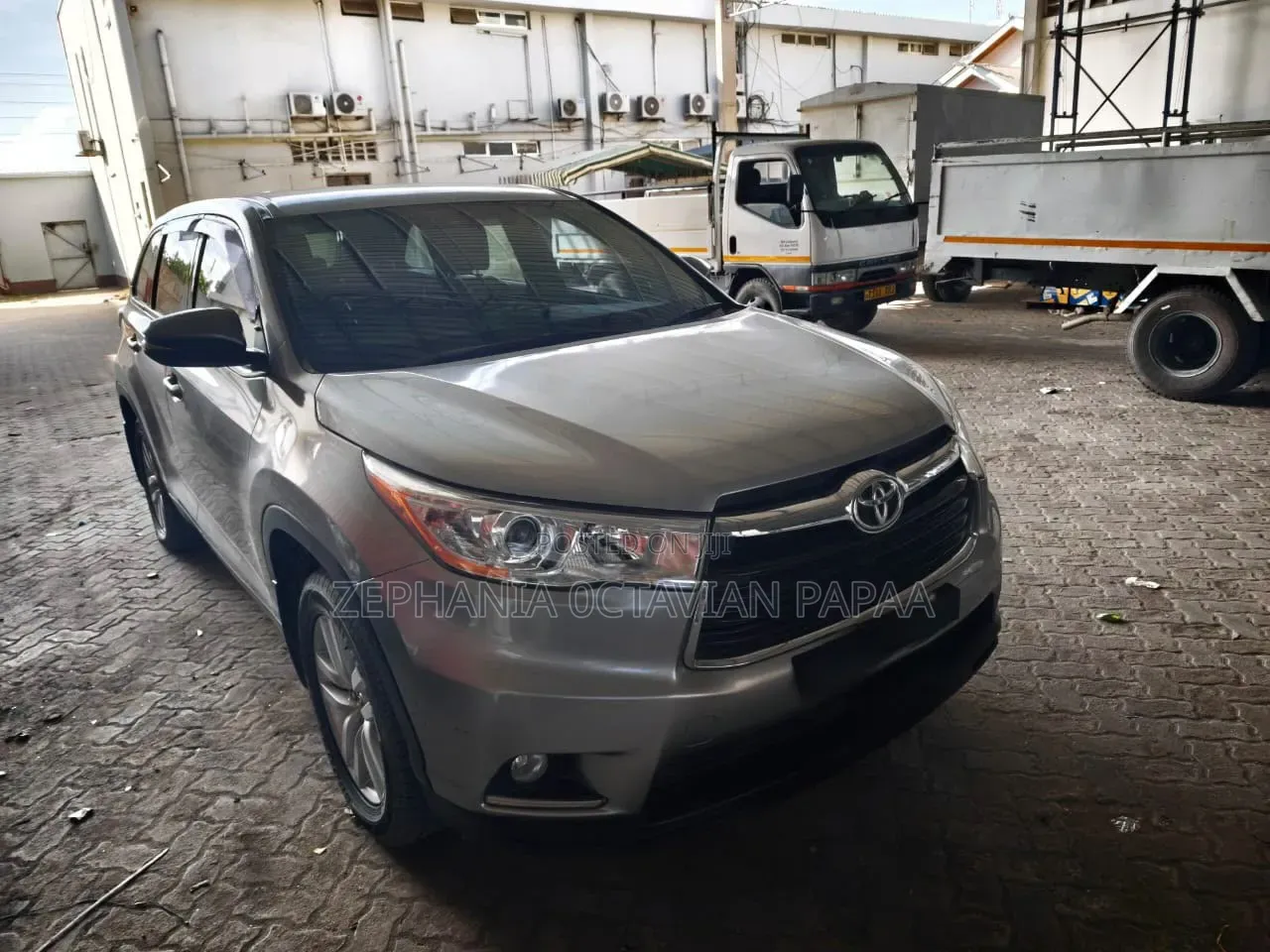 Toyota Kluger 2014 Silver