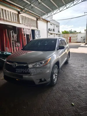 Toyota Kluger 2014 Silver