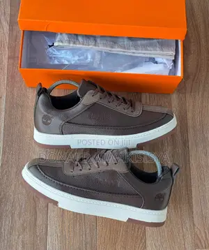 Court Sneakers