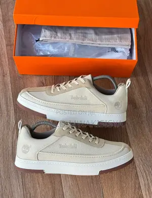 Court Sneakers