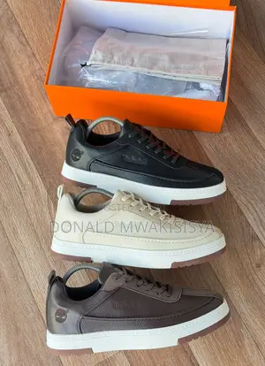 Court Sneakers