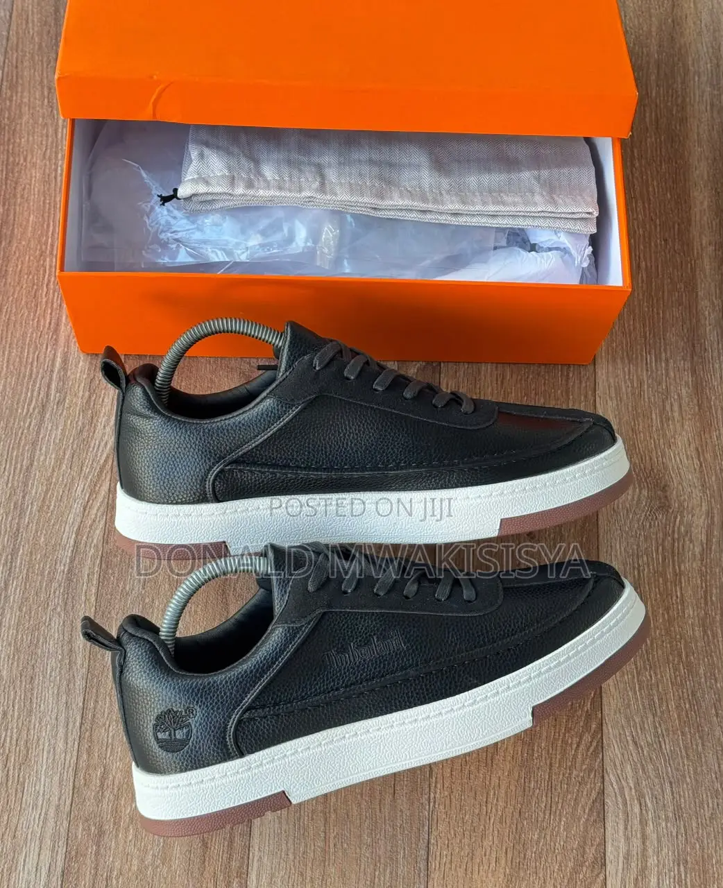 Court Sneakers