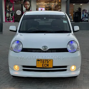 Toyota Sienta 2003 White