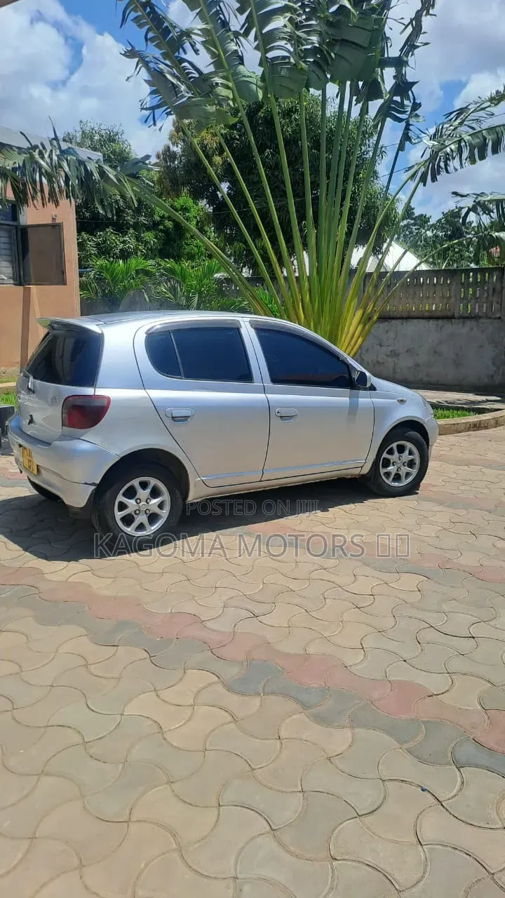 Toyota Vitz 2003 Silver