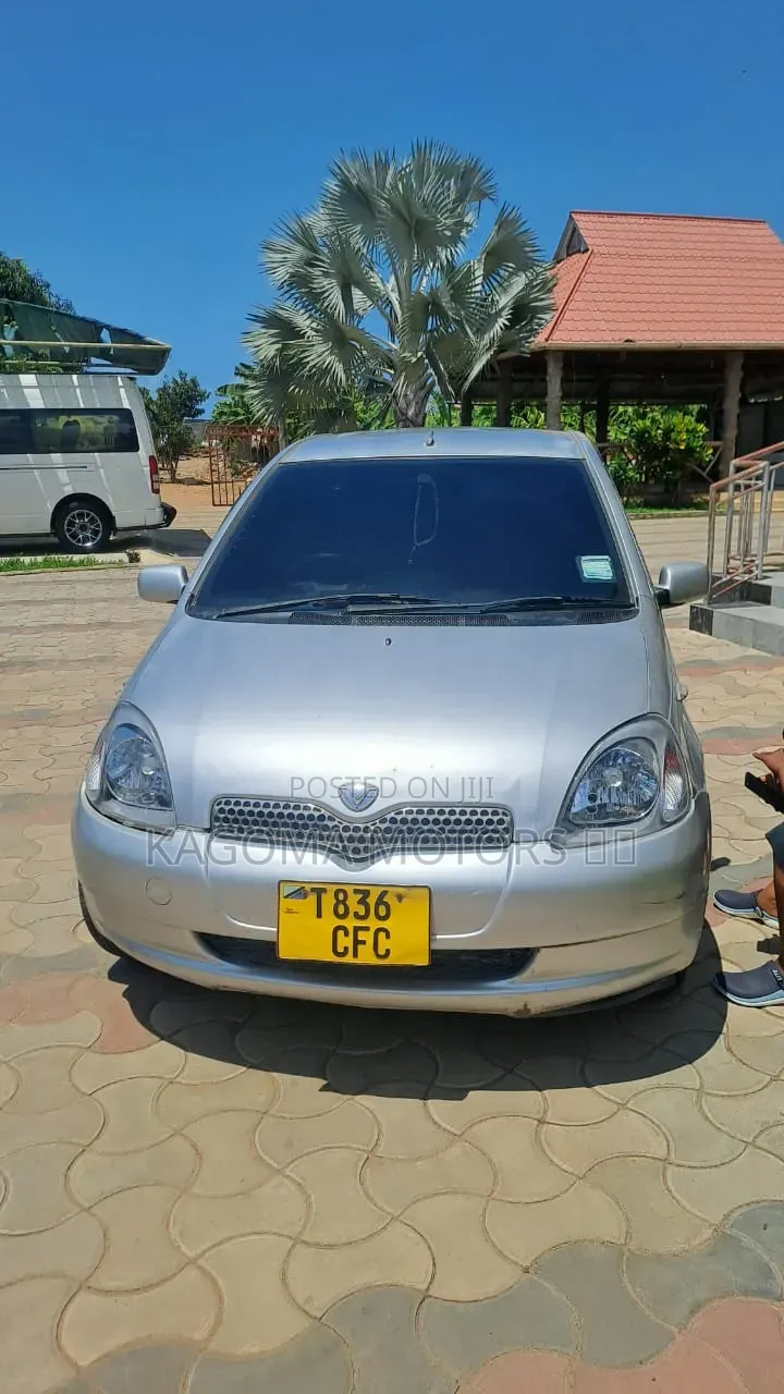 Toyota Vitz 2003 Silver