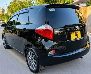 Toyota Ractis 2012 Black