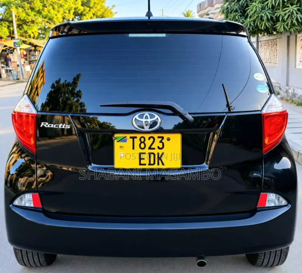Toyota Ractis 2012 Black