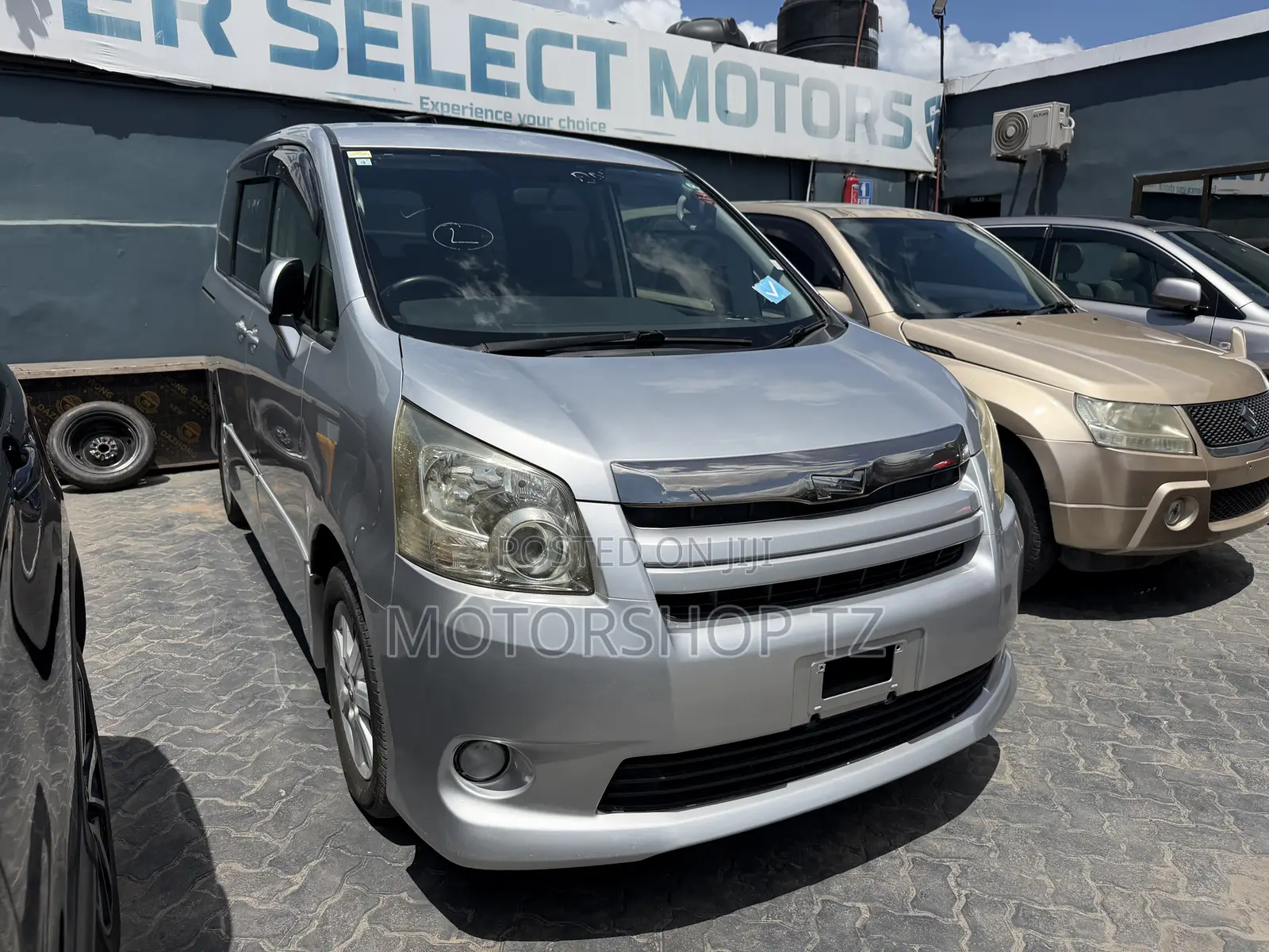 Toyota Noah 2.0 143hp FWD (8 Seater) 2008 Silver