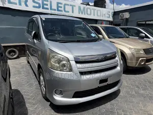 Toyota Noah 2.0 143hp FWD (8 Seater) 2008 Silver
