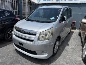 Toyota Noah 2.0 143hp FWD (8 Seater) 2008 Silver