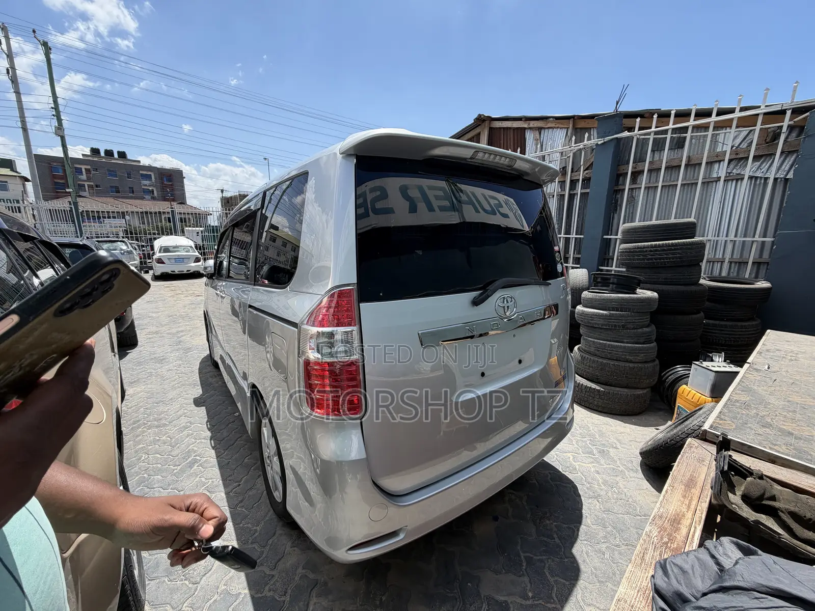 Toyota Noah 2.0 143hp FWD (8 Seater) 2008 Silver