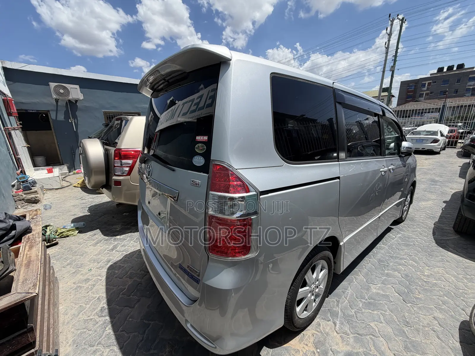 Toyota Noah 2.0 143hp FWD (8 Seater) 2008 Silver