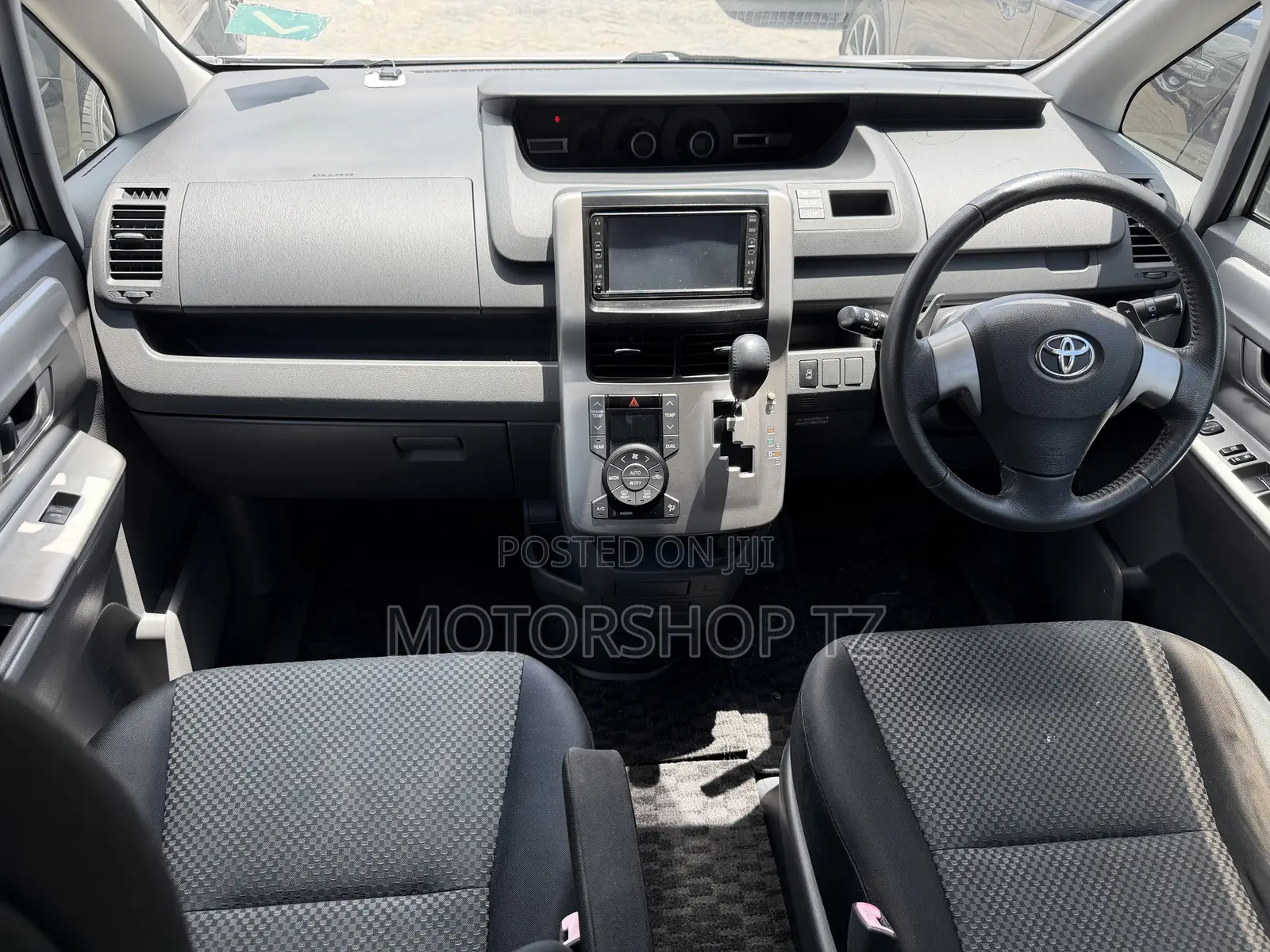 Toyota Noah 2.0 143hp FWD (8 Seater) 2008 Silver