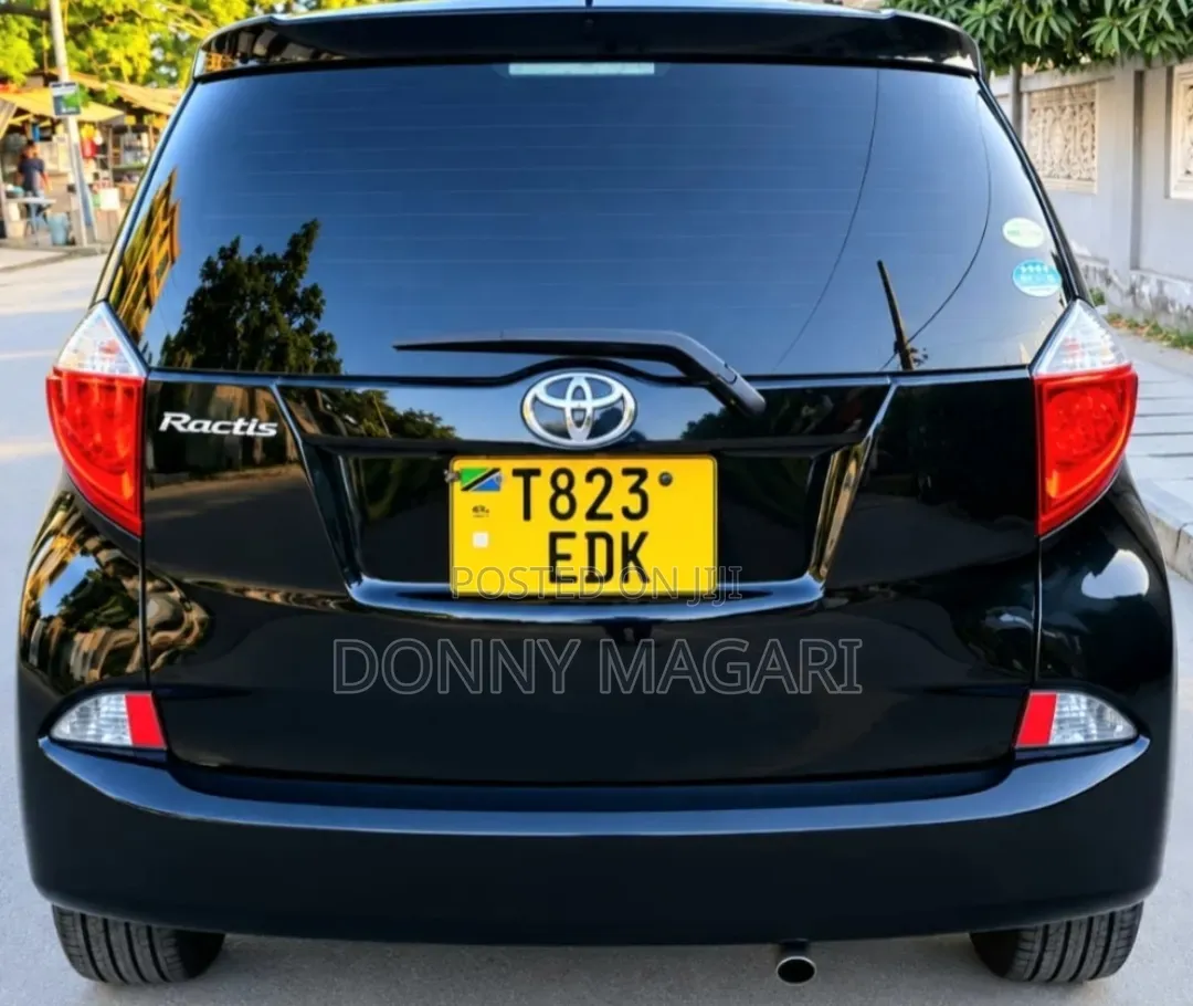 Toyota Ractis 2012 Black