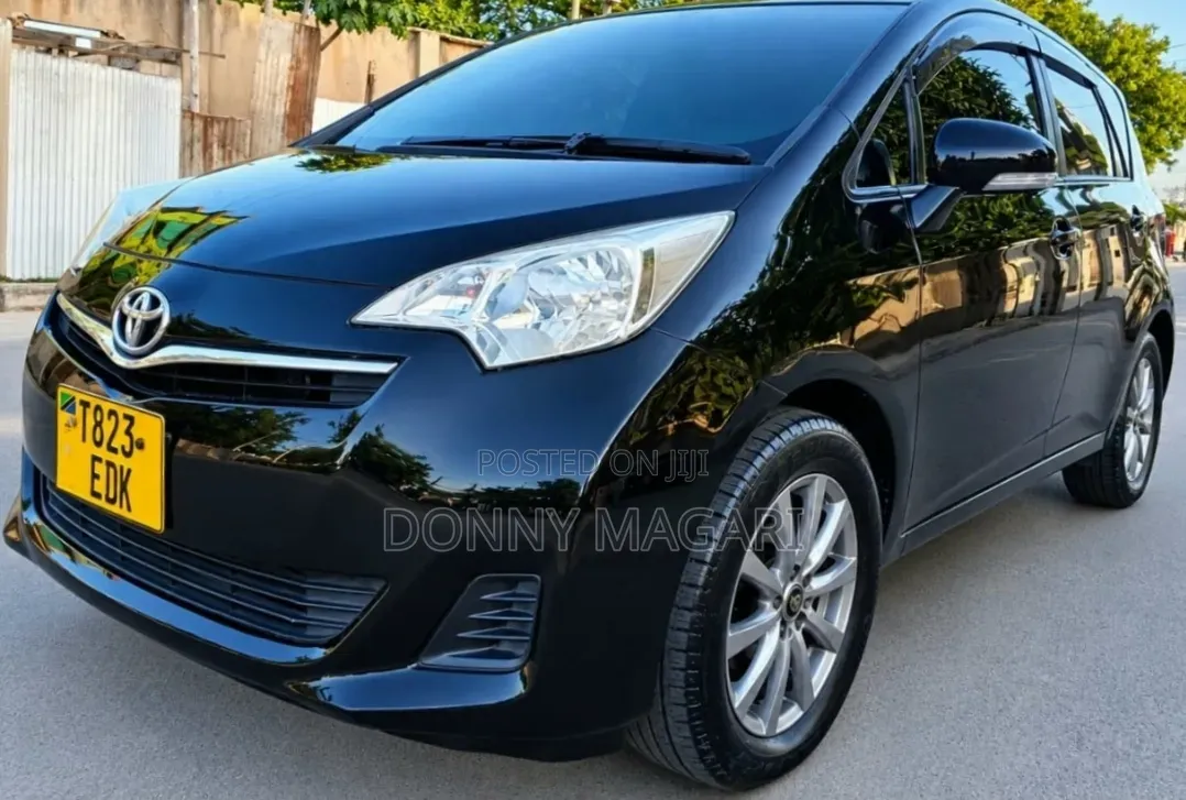 Toyota Ractis 2012 Black