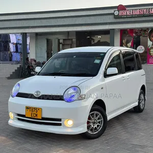 Toyota Sienta 2004 White