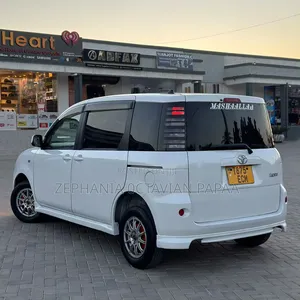 Toyota Sienta 2004 White