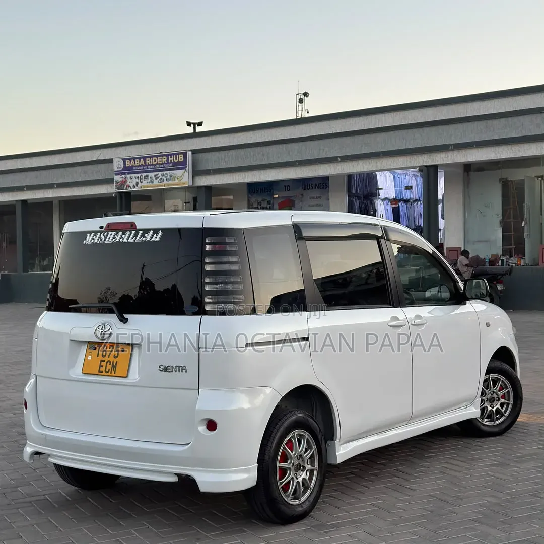 Toyota Sienta 2004 White