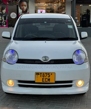 Toyota Sienta 2004 White