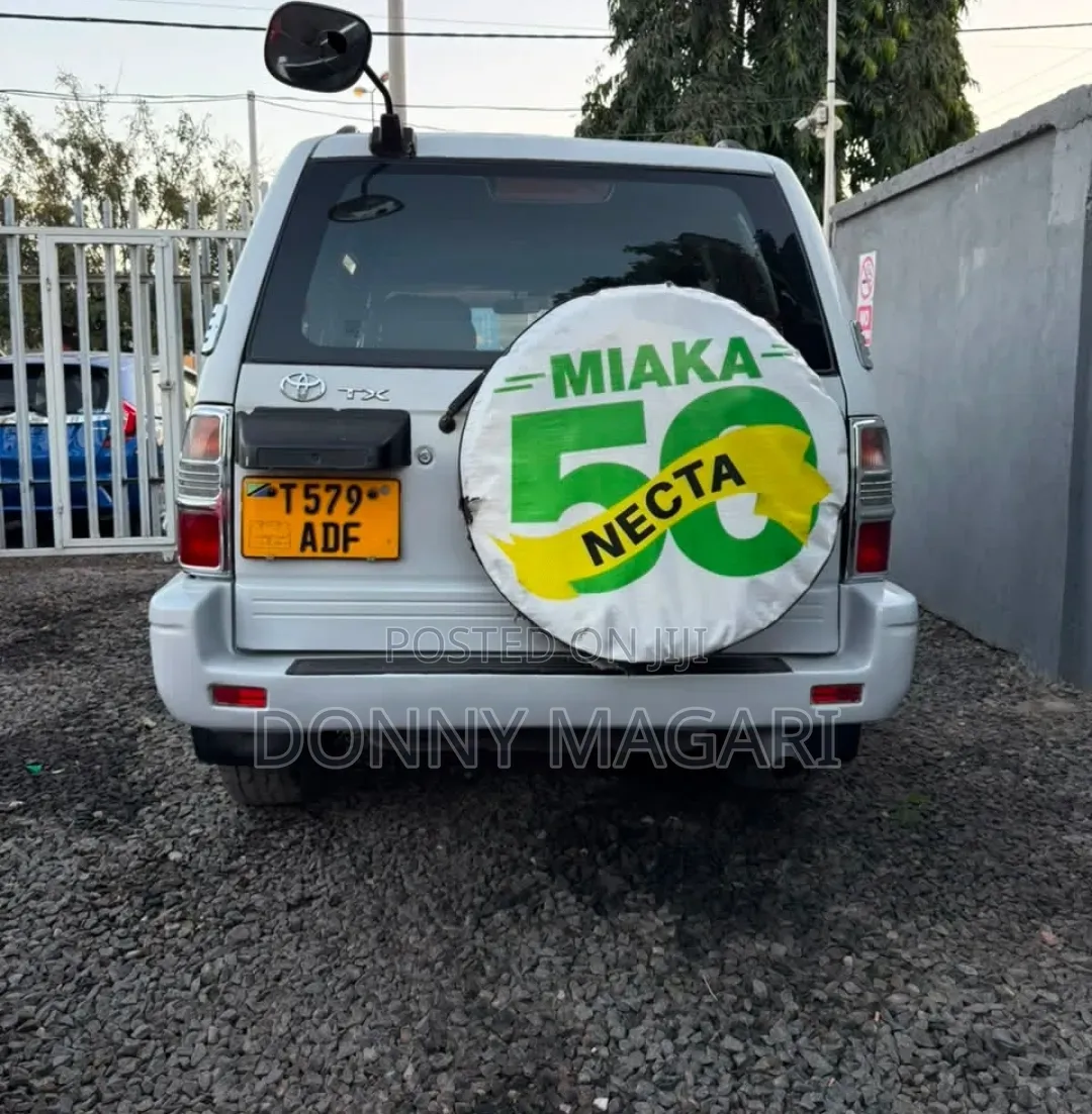 Toyota Land Cruiser Prado 2001 White