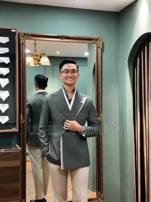 royal Tailor's Suit L
brand: Marcelino
2 Pieces Suit