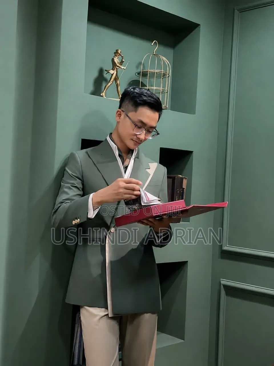 royal Tailor's Suit L
brand: Marcelino
2 Pieces Suit