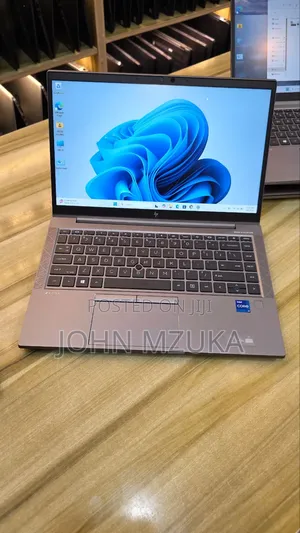 Laptop HP ZBook Firefly 14 G10 32GB Intel Core i7 SSD 512GB
