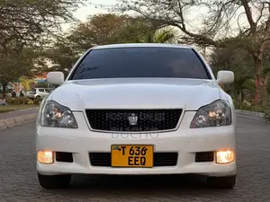 Toyota Crown 2006 White
