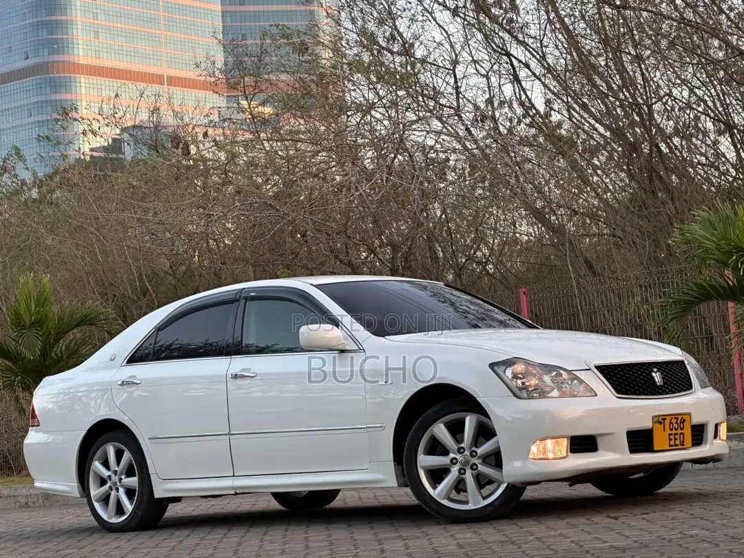 Toyota Crown 2006 White