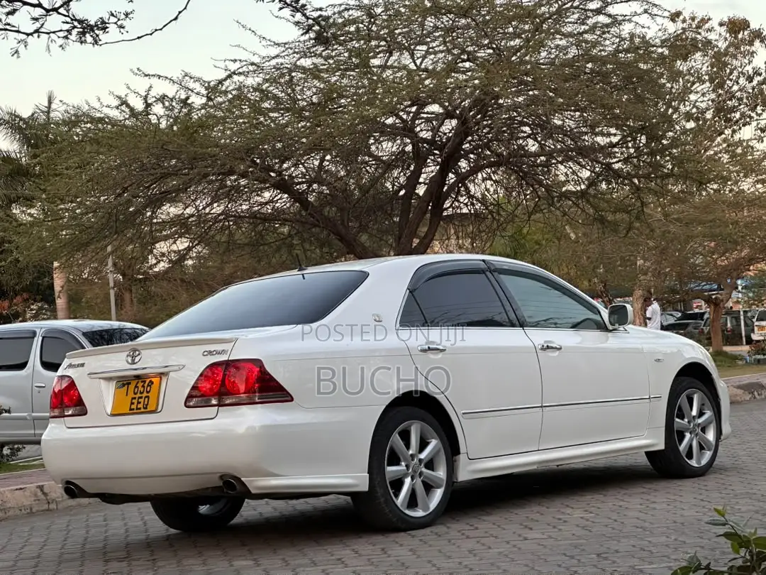 Toyota Crown 2006 White
