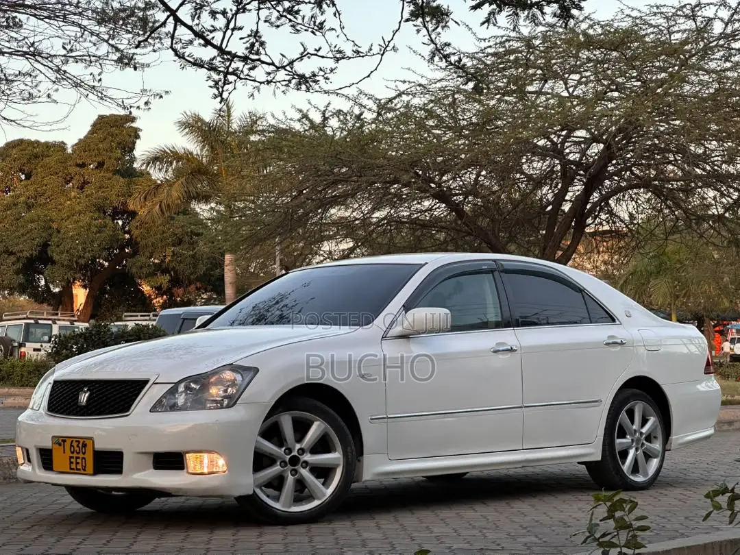 Toyota Crown 2006 White