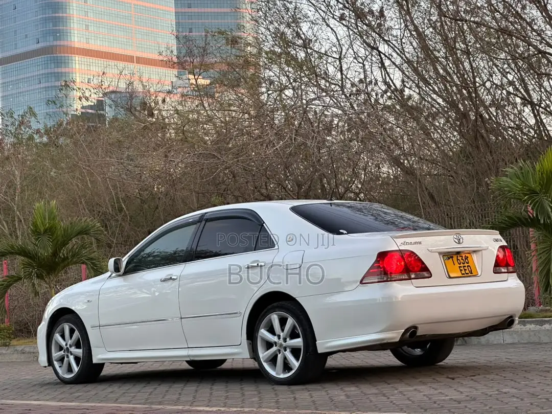 Toyota Crown 2006 White