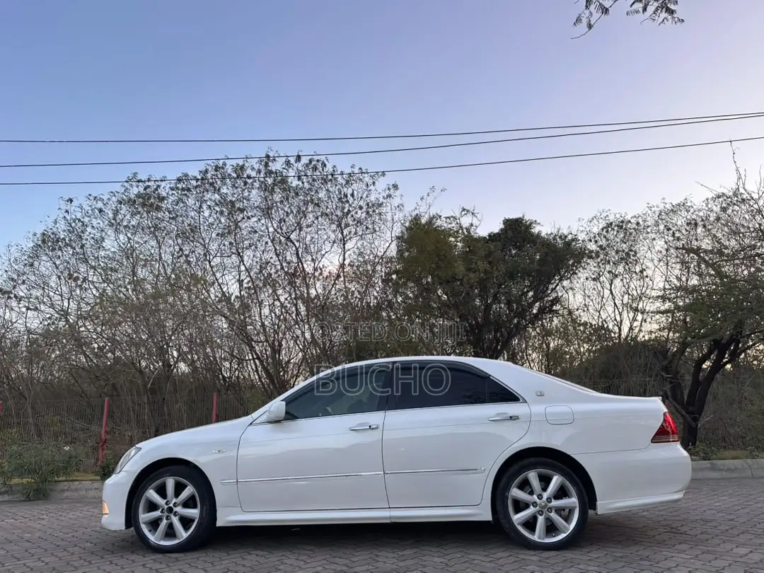Toyota Crown 2006 White