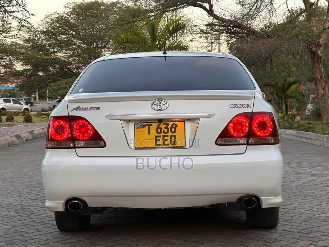 Toyota Crown 2006 White
