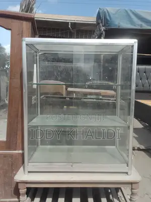 Kabati La Kioo