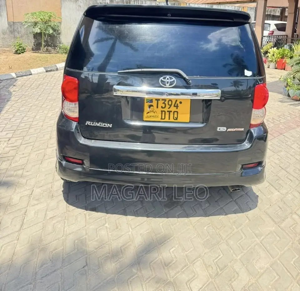 Toyota Rumion 1.5 FWD 2023 Black