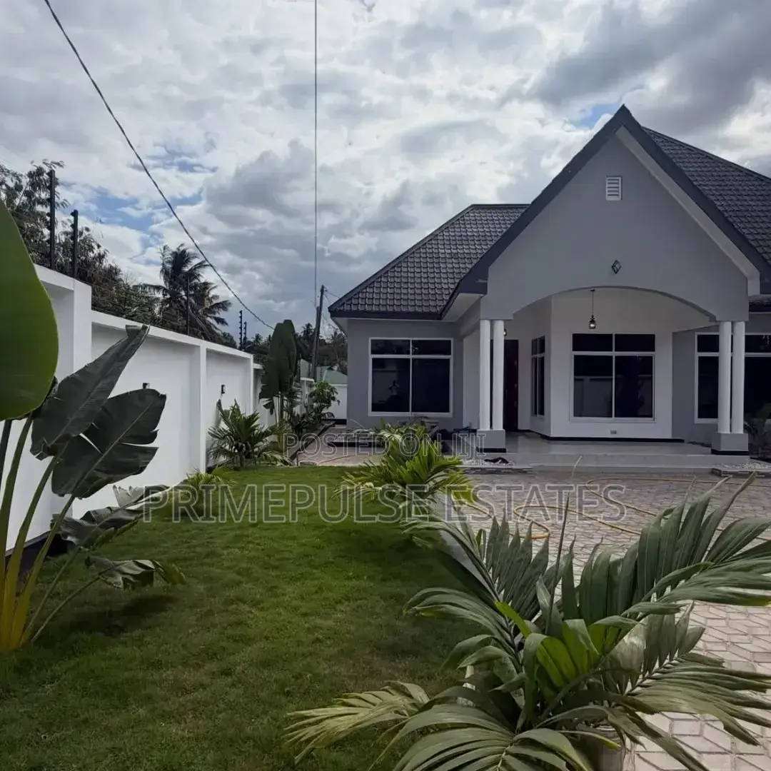 4bdrm Mansion in Goba for sale