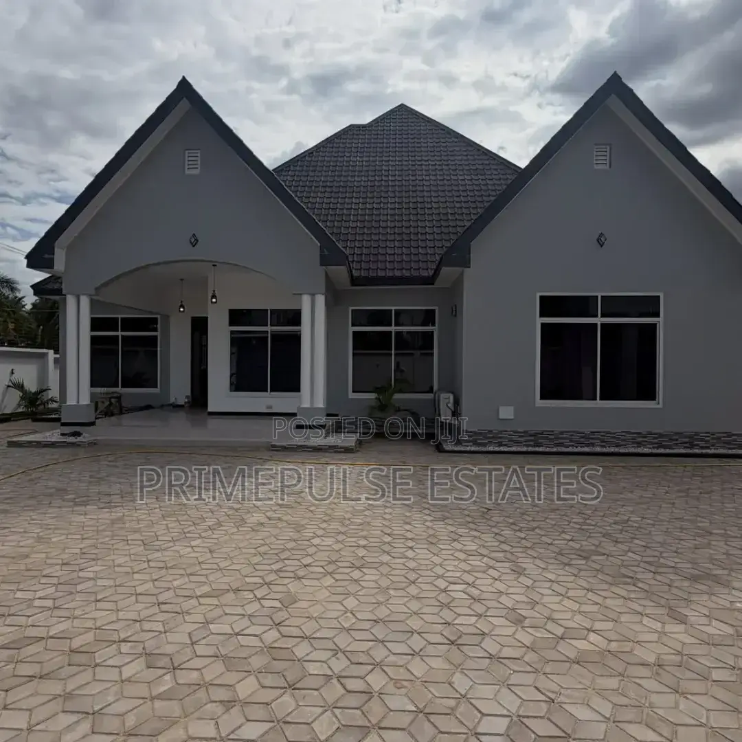 4bdrm Mansion in Goba for sale