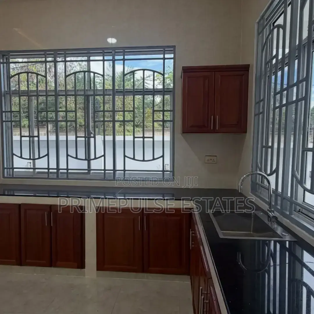 4bdrm Mansion in Goba for sale