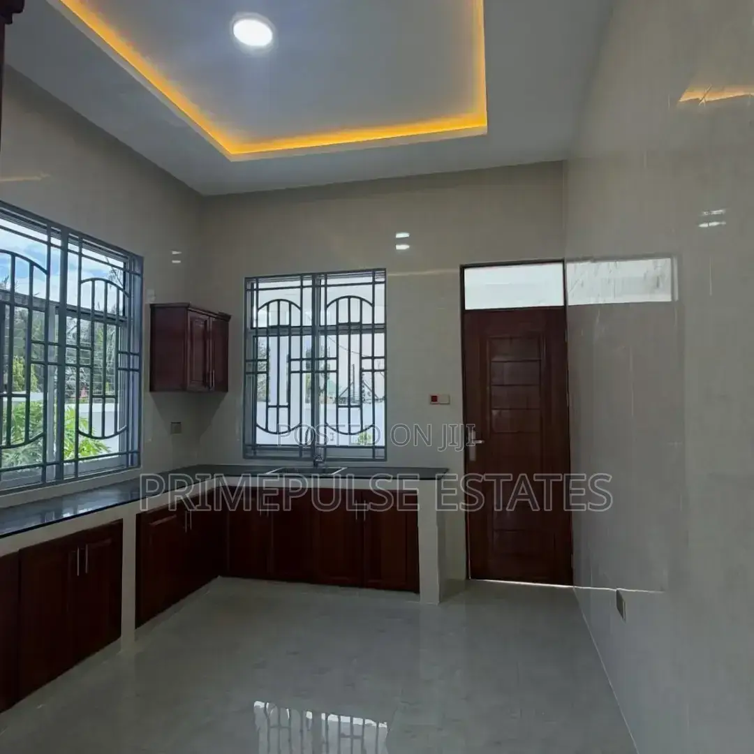 4bdrm Mansion in Goba for sale