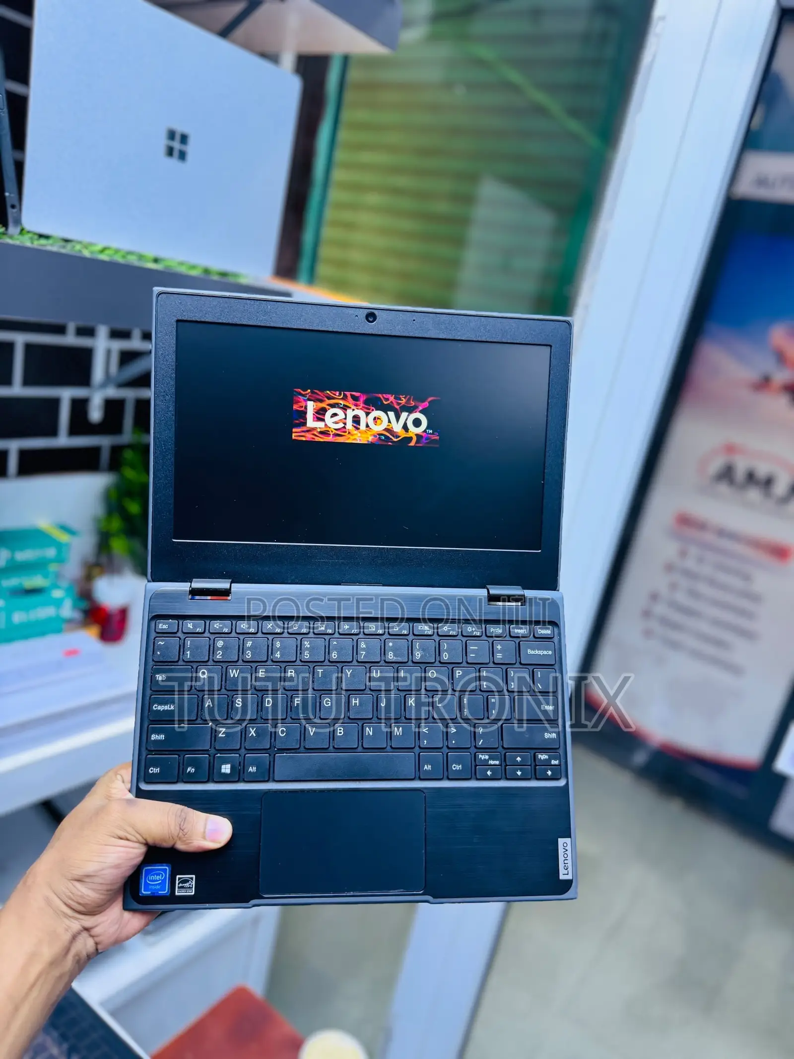 Laptop Lenovo 300e 4GB Intel Pentium SSD 128GB