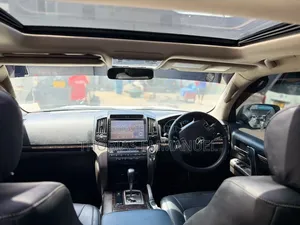 Toyota Land Cruiser 2012 White